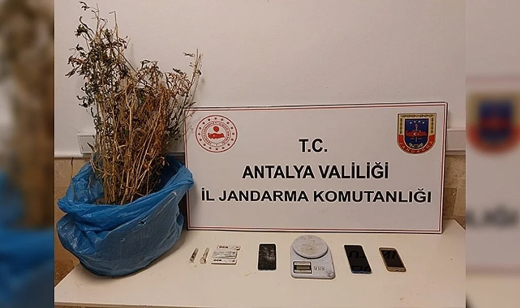 Kaş’ta 350 gram kubar esrar ele geçirildi