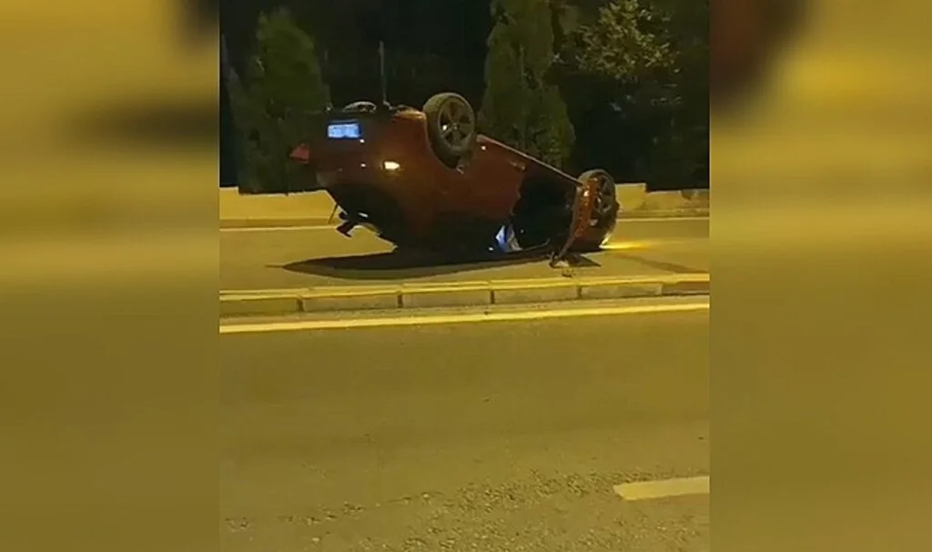 Kaza yapan alkollü sürücü, ters dönen otomobili bırakıp kaçtı