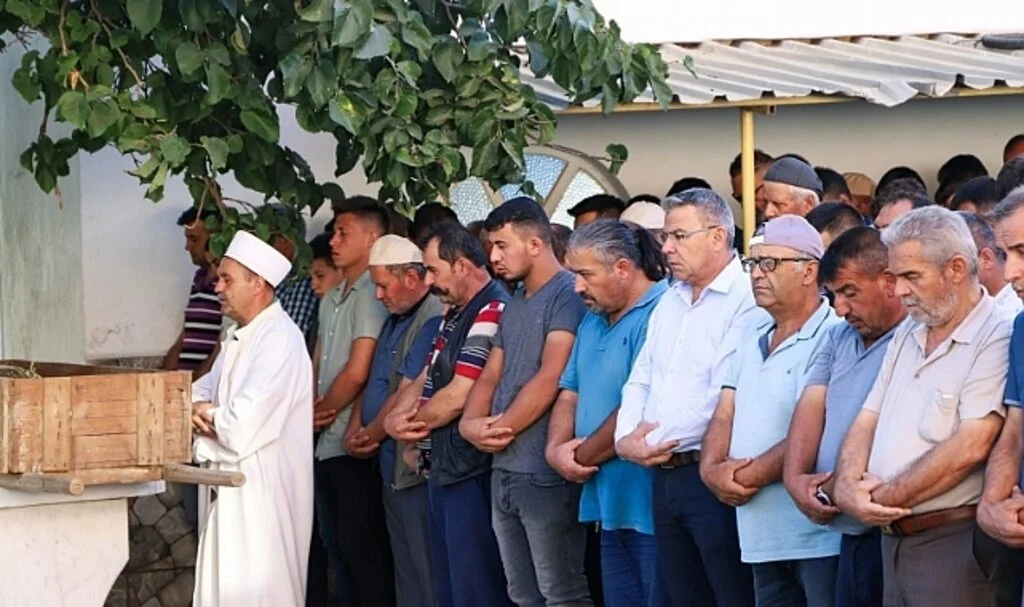 Kazada hayatını kaybeden kamyonet şoförü son yolculuğuna uğurlandı
