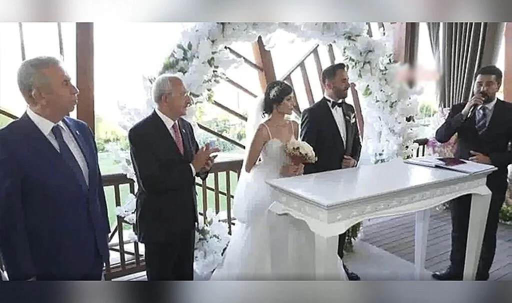Kemal  Kılıçdaroğlu , CHP Çalışanı  Alp Eren Kaya ve Alev Yılmaz  Çiftinin Düğününe Katıldı