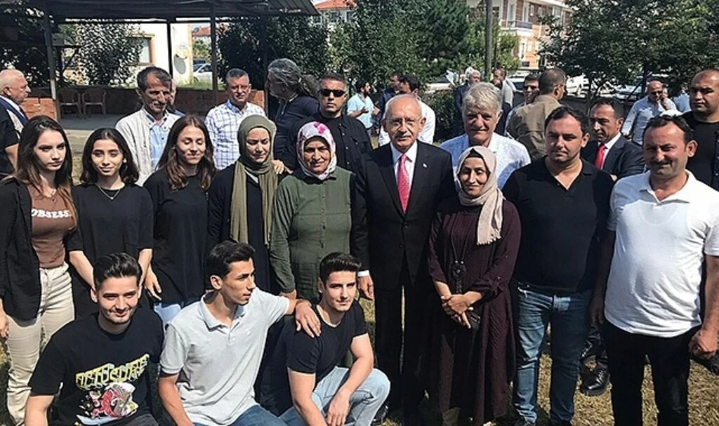 Kemal  Kılıçdaroğlu Hendek Faciasında  Yaşamını Yitirenlerin Aileleri İle Buluştu