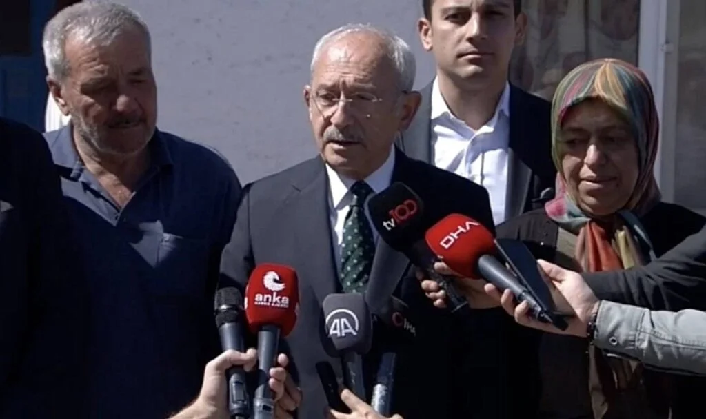 Kemal Kılıçdaroğlu'ndan şehit Fethi Şahin'in ailesine ziyaret: 'Bir ordu önce kendi askerine sahip çıkar'