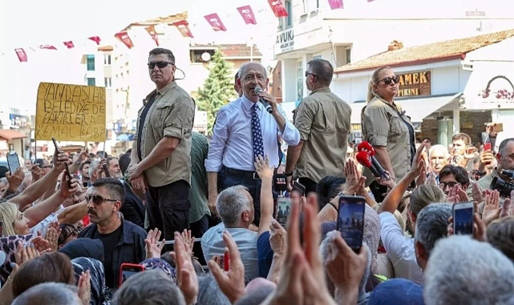Kemal Kılıçdaroğlu'nun dört bir yanı korumalarla çevrildi