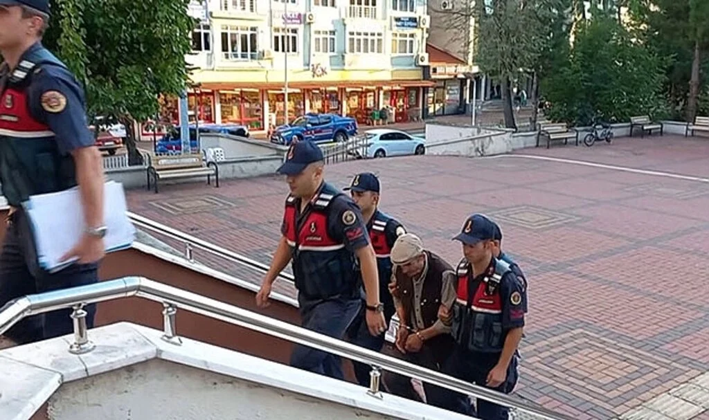  'Kesik baş' cinayetinde çelişkili ifadeler veren kardeş adliyeye sevk edildi