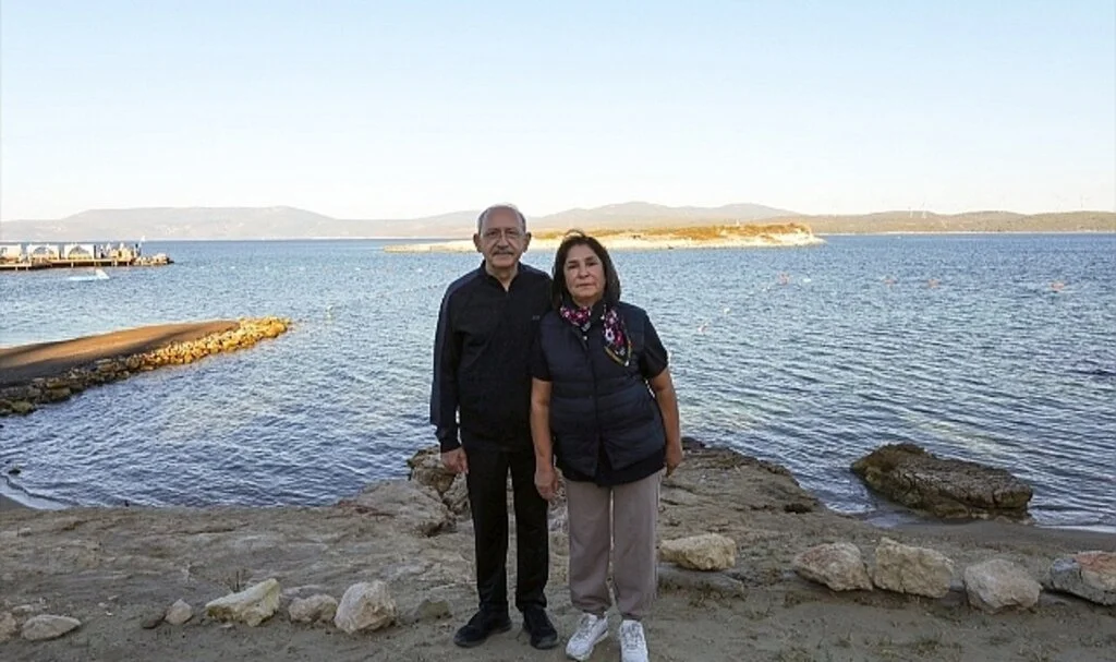 Kılıçdaroğlu, eşi ile sabah yürüyüşü yaptı, vatandaşlarla selamlaştı