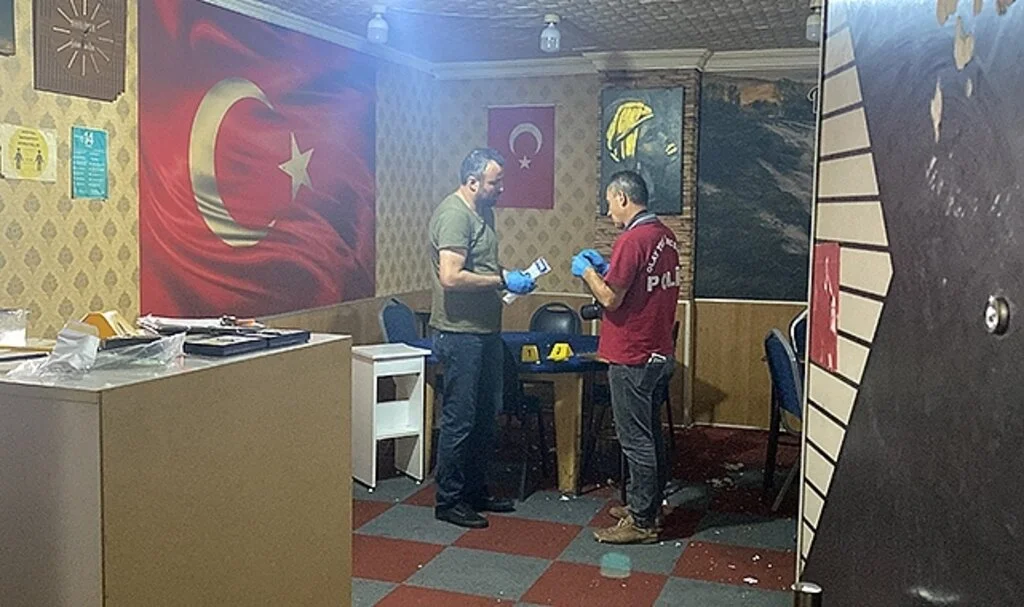 Kıraathanede çıkan silahlı kavgada 2 kardeş yaralandı