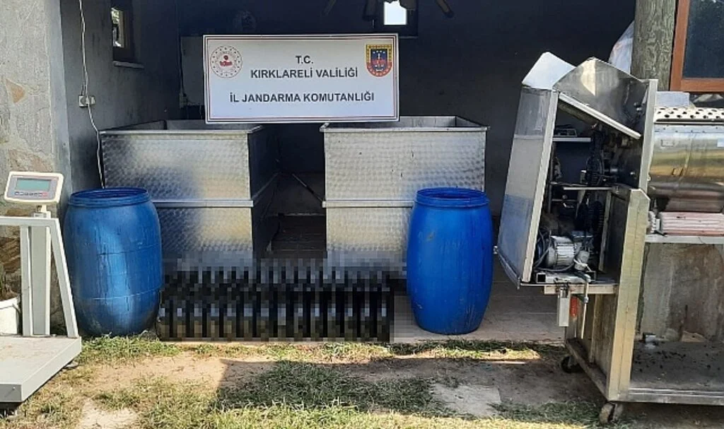 Kırklareli’de 1,5 ton kaçak içki ele geçirildi