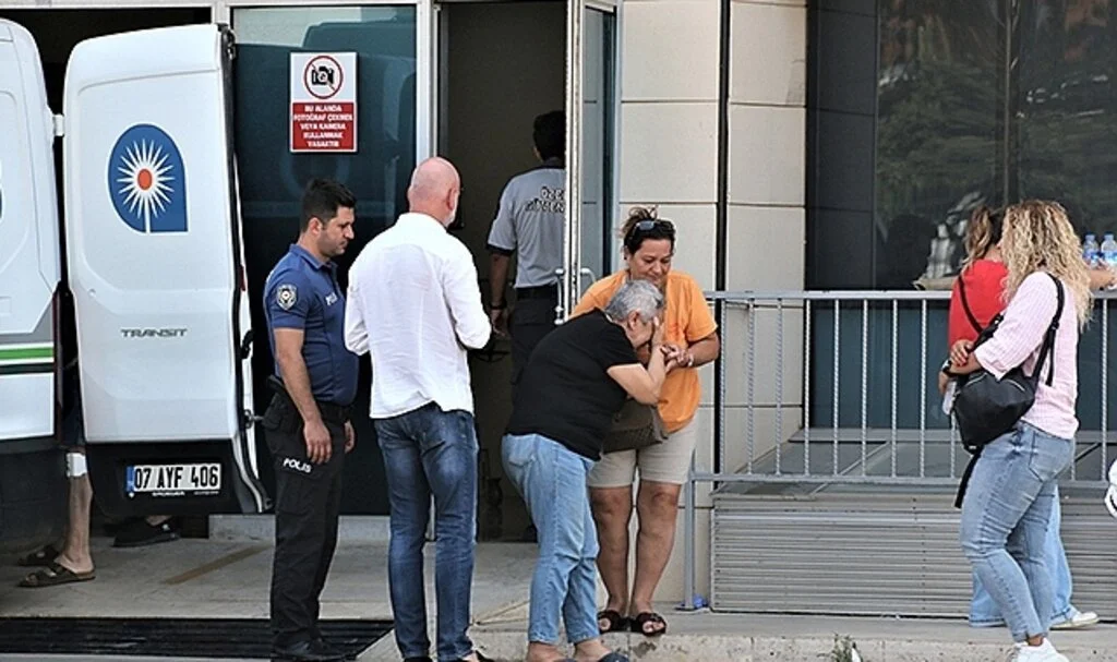Kontrolden çıkan otomobil sürücüsü genç kadın hayatını kaybetti