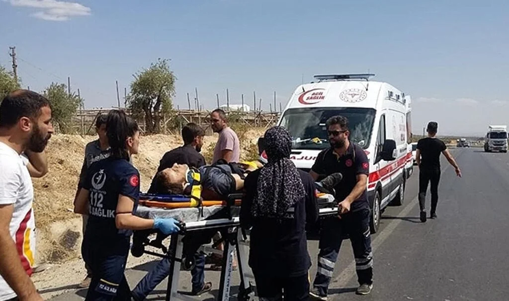 Kontrolden çıkan otomobil taklalar attı: 2 yaralı