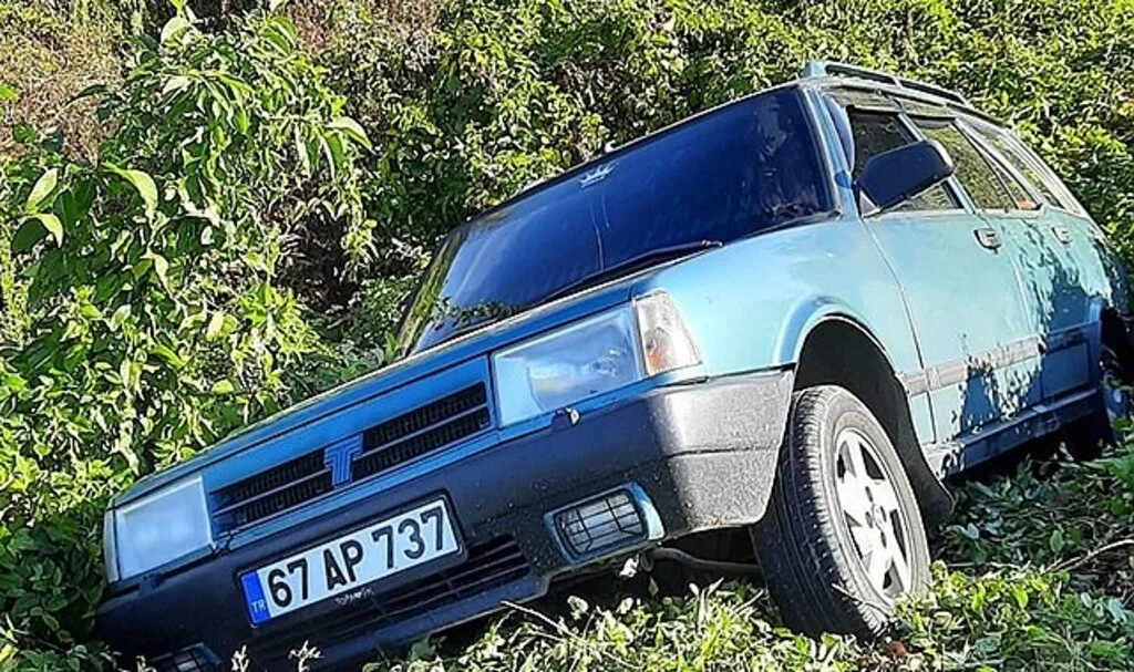 Kontrolden çıkan otomobil tarlaya uçtu
