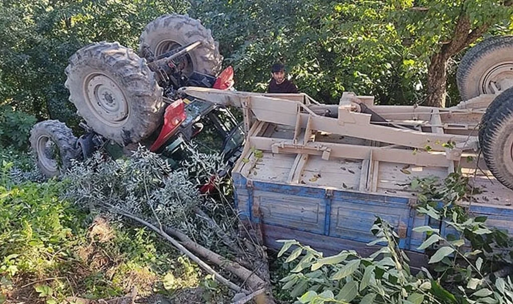 Kontrolden çıkan traktör devrildi: 3 yaralı