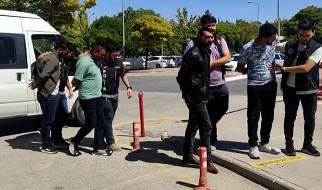 Konya'da uyuşturucu sevkiyatı yapan 9 kişiden 5'i tutuklandı