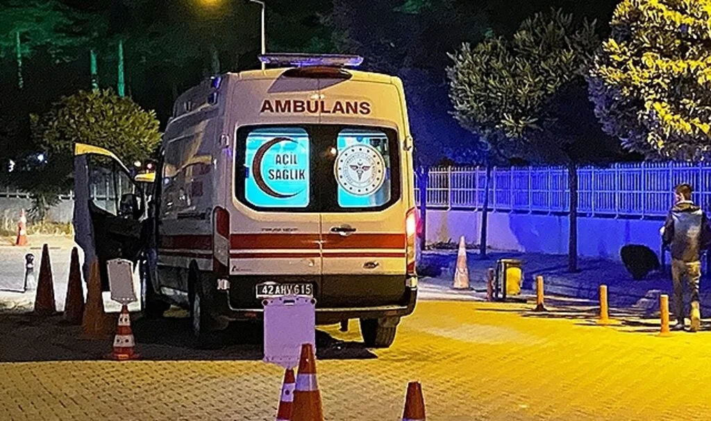 Konya’da üzerine 300 kiloluk bahçe kapısı devrilen kadın hastanelik oldu