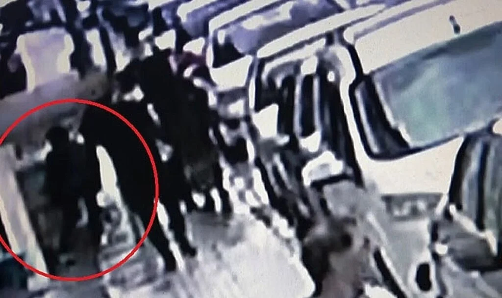 Küçük çocuğun bisiklet çalma anı kamerada