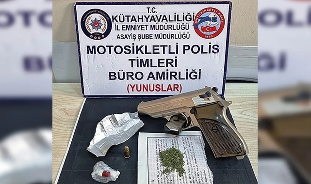 Kütahya’da motosikletli şahısların üzerinde silah ve uyuşturucu bulundu
