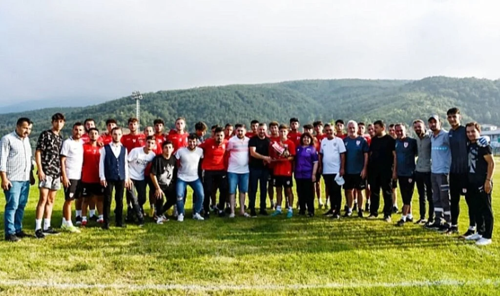 Ladik Belediye Başkanı Nurhan Yapıcı Özel'den Samsunspor U19 Takımı’na tatlı karşılama