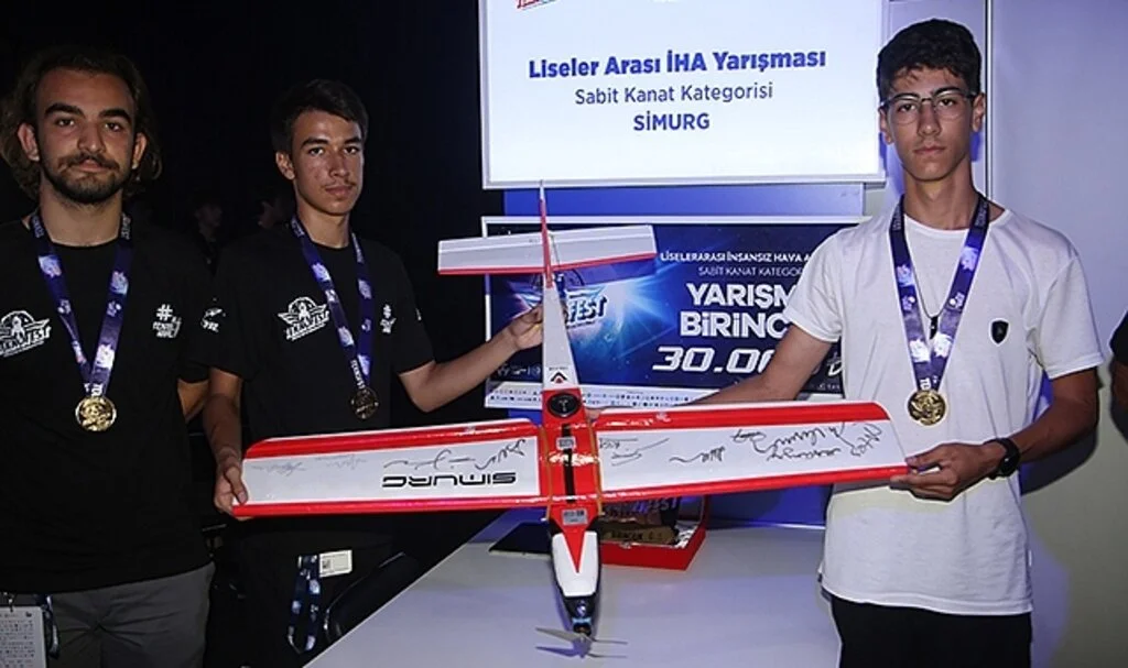 "Liseler Arası İHA Yarışması Sabit Kanat Kategorisi"nin birincisi "Simurg" takımı oldu