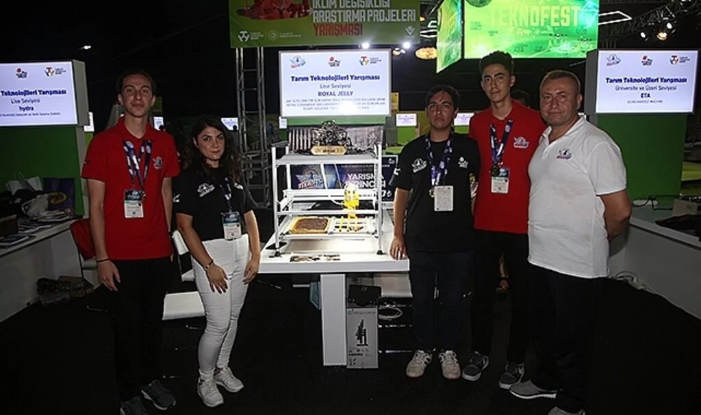 Liselilerin "arı sütü için larva transfer makinesi" TEKNOFEST'te birinci oldu