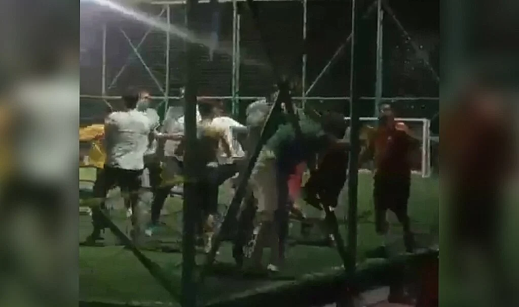 Maç sonrası saha karıştı, halı sahada silahla dehşet saçtı