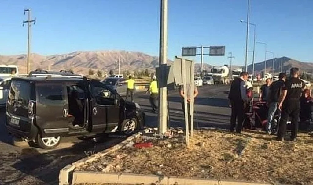 Malatya’da iki araç çarpıştı: 3 yaralı