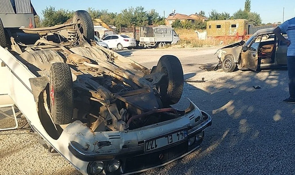 Malatya’da iki otomobil çarpıştı: 2 yaralı