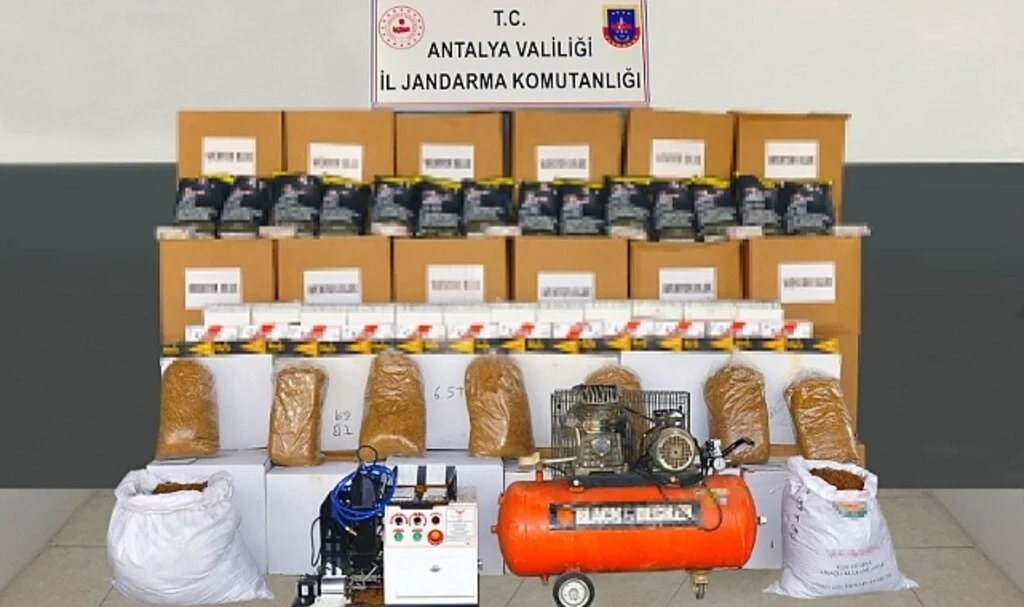 Manavgat’ta piyasa değeri 650 bin TL kaçak tütün ve makaron operasyonu