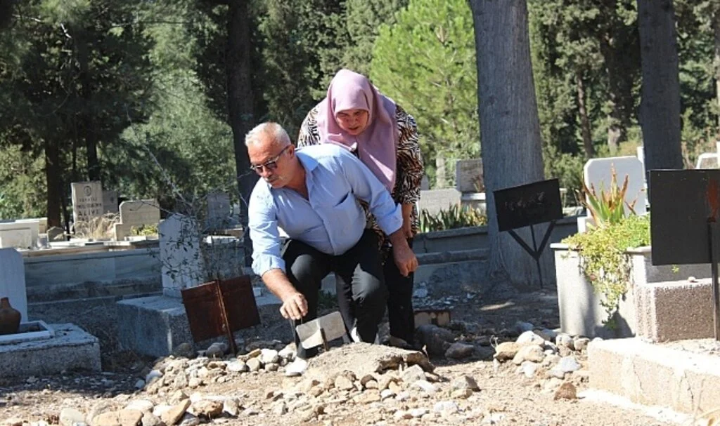 Manisalı iki aile ‘öldü’ diye defnedilen çocuklarını arıyor
