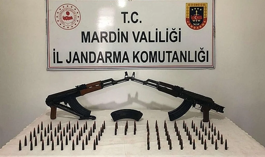 Mardin'de durdurulan araçta silah ve mühimmat ele geçirildi