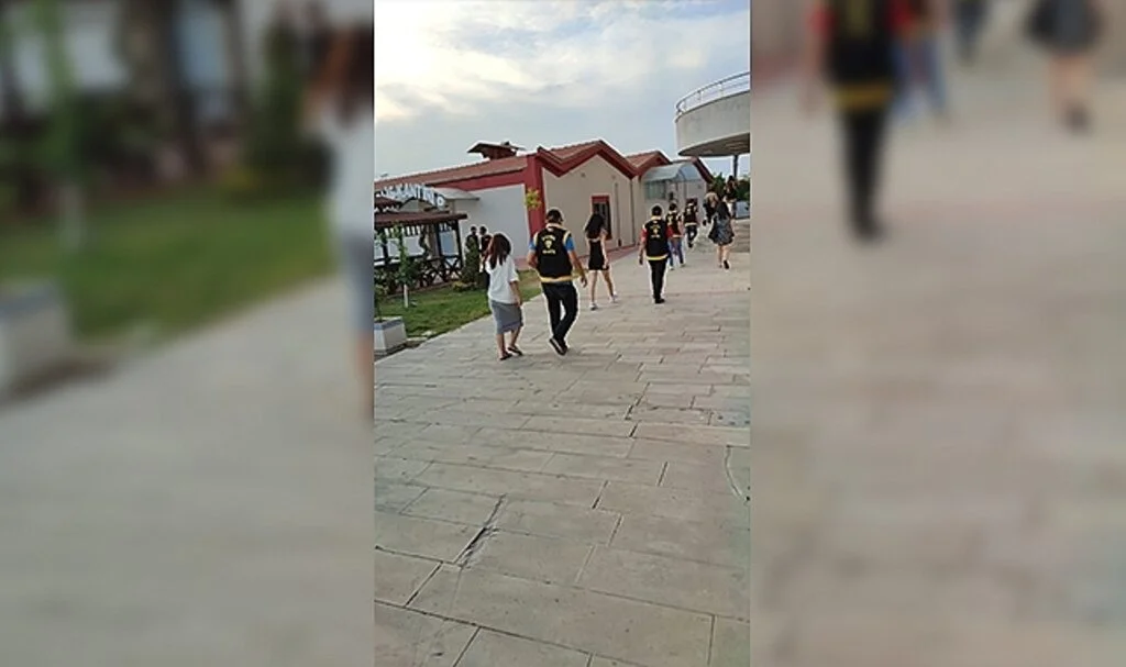 Masaj salonlarına fuhuş operasyonu