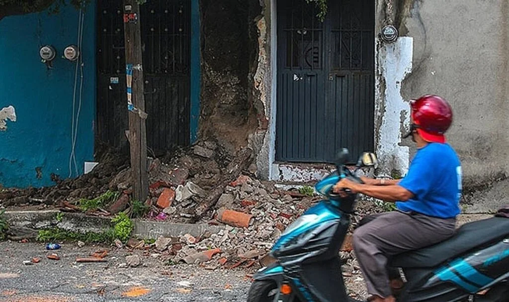 Meksika'da 6,8 büyüklüğünde deprem