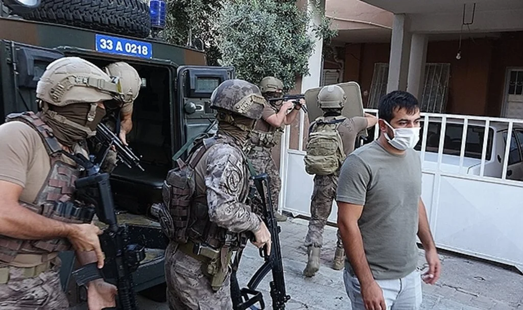 Mersin'de 111 adrese dev uyuşturucu operasyonu