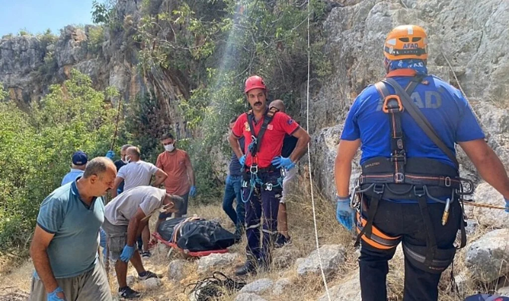 Mersin'de 70 metre uçurumdan düşen adam hayatını kaybetti