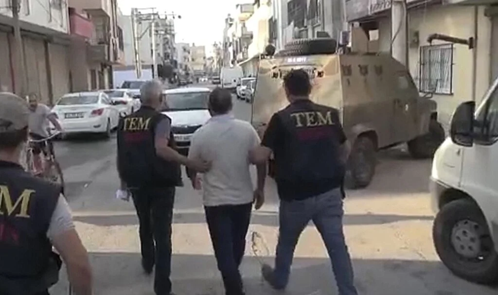 Mersin'de belediye çalışanlarına PKK operasyonu: 8 gözaltı