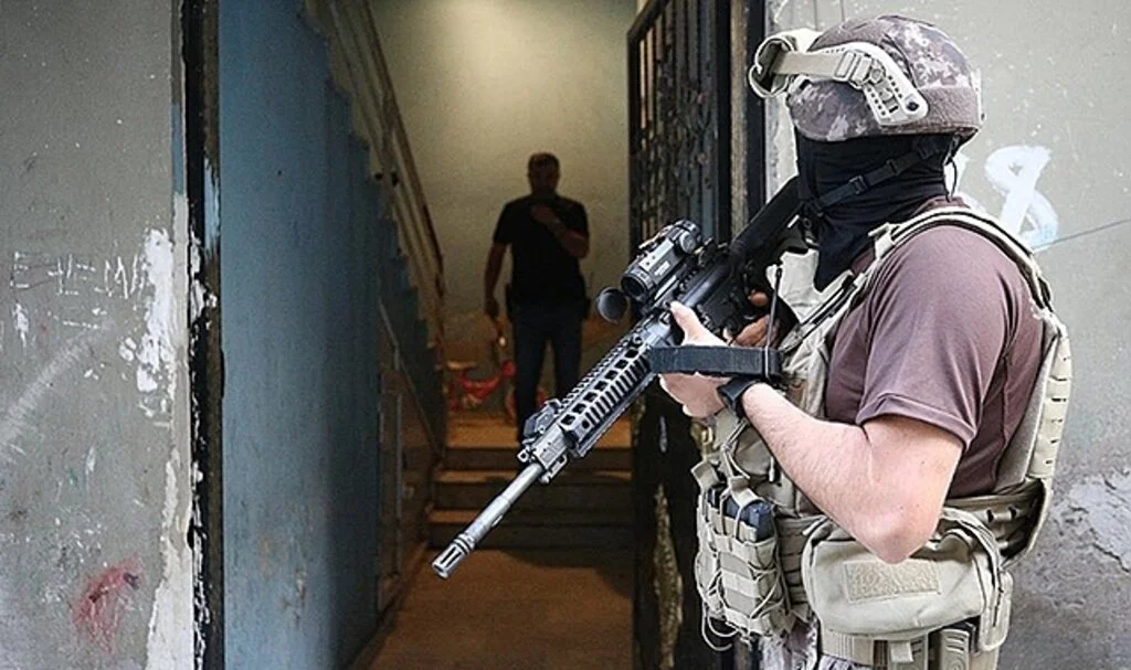 Mersin'de PKK/KCK operasyonunda 8 zanlı yakalandı