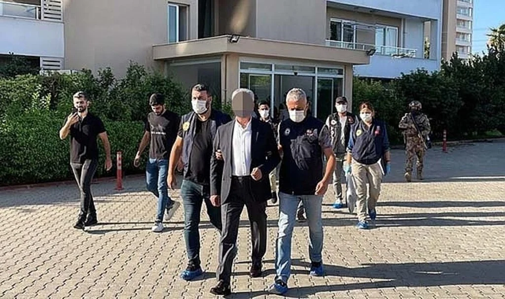 Mersin'de PKK/KCK operasyonunda yakalanan belediyenin daire başkanı adliyede