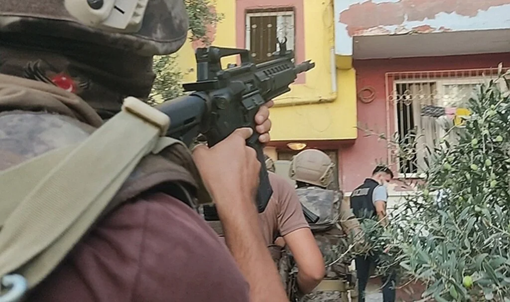 Mersin'de tefeci operasyonu: 13 gözaltı