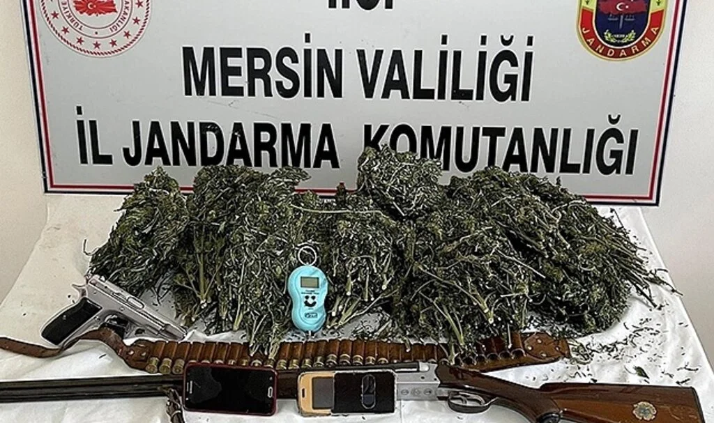 Mersin'de uyuşturucu satıcılarına operasyon: 2 kişi tutuklandı