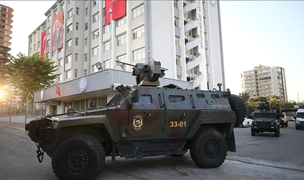 Mersin'deki polisevine terör saldırısıyla ilgili yakalanan 13 zanlı adliyede