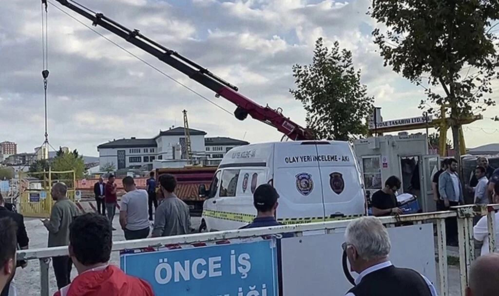 Metro şantiyesinde hayatını kaybeden işçilerin cenazesi Adli Tıp morguna kaldırıldı