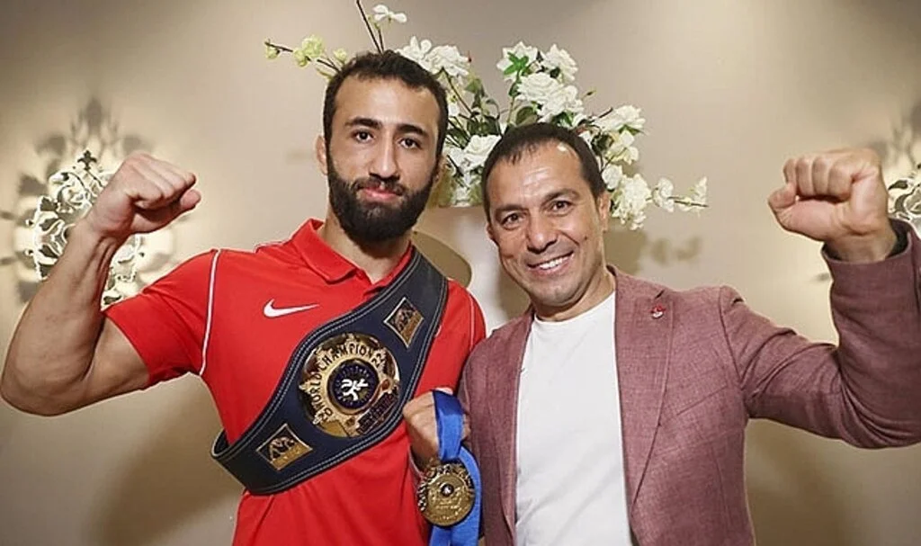 Milli güreşçi Burhan Akbudak'tan 'devamı gelecek' mesajı