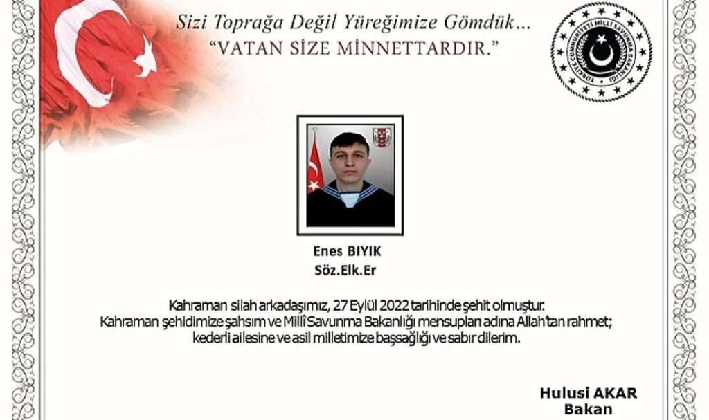 Milli Savunma Bakanı Akar, denize düşen askerin şehit olduğunu açıkladı