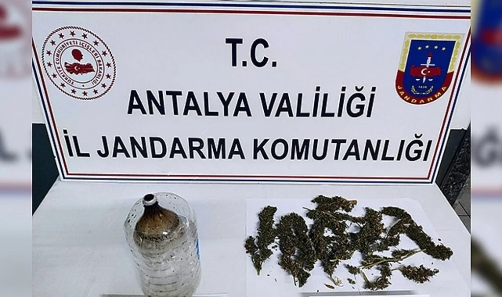 Misafirhanenin dolabından uyuşturucu çıktı