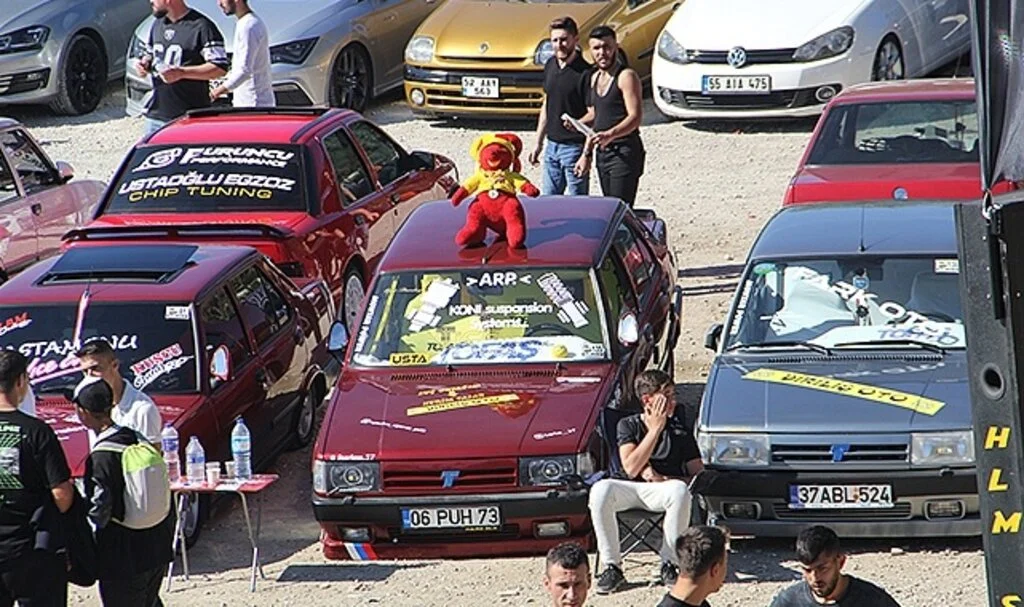 Modifiye araç tutkunları Sinop'ta düzenlenen fuarda buluştu