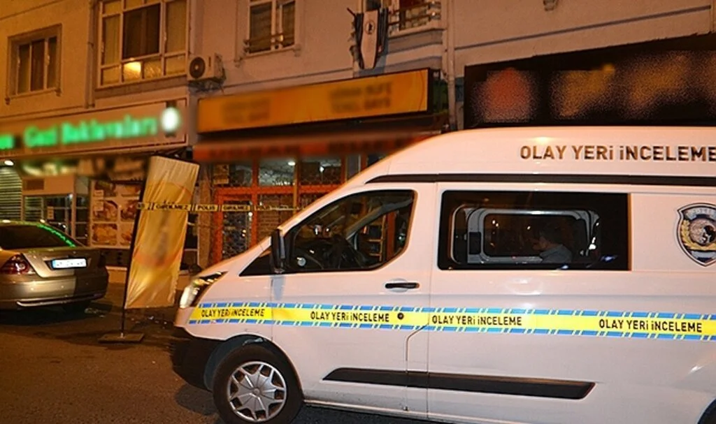 Moto kuryelerin kavgası kamerada: 3 yaralı