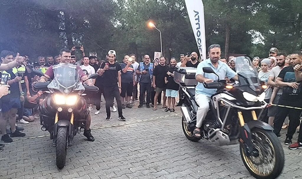 MOTOSİKLET TUTKUNLARI VEZİRKÖPRÜ'DE BULUŞTU