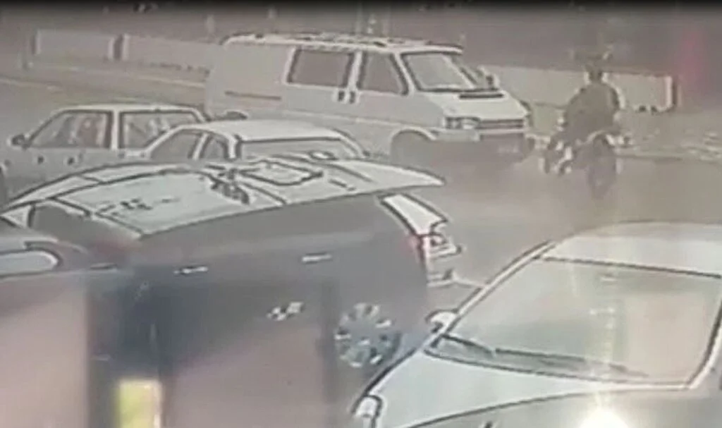 Motosiklete çarpıp olay yerinden kaçtı