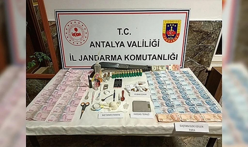 Motosikletle uyuşturucu madde dağıtan şüpheliler yakalandı