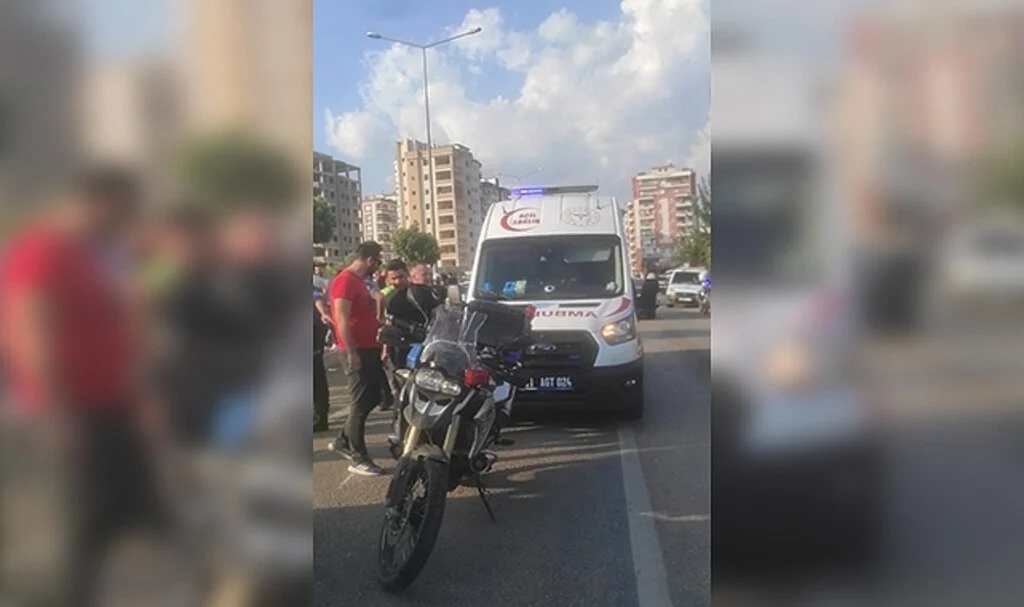 Motosikletli polis ekibine çarpıp kaçtı