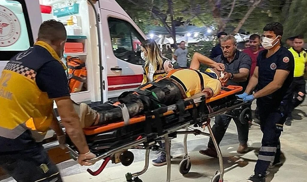 Motosikletten düşüp kafasını betona çarpan sürücü yaralandı