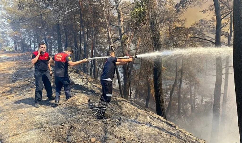 Muğla Büyükşehir ekipleri yangınlarda aktif görev aldı